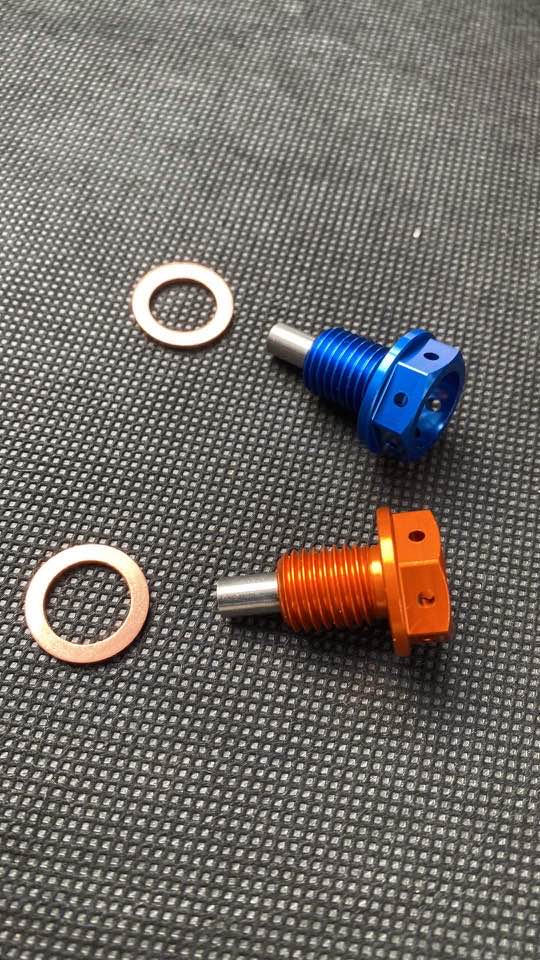 CRT KTM690/Husqvarna 701/GasGas 700 Anodised Drilled Oil Drain Plug image 0