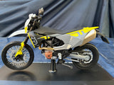 Husqvarna 701 Supermoto 1:12 Scale Model