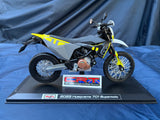 Husqvarna 701 Supermoto 1:12 Scale Model