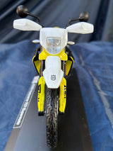 Husqvarna 701 Supermoto 1:12 Scale Model